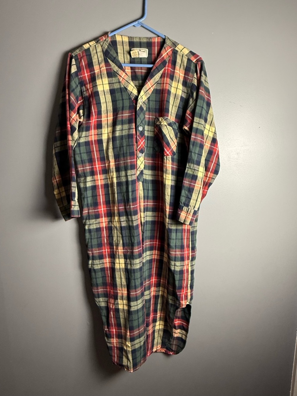 L.L. Bean Vtg Scotch Plaid 100% Cotton Flannel Unisex Pajamas
Sz M Sleepshirt